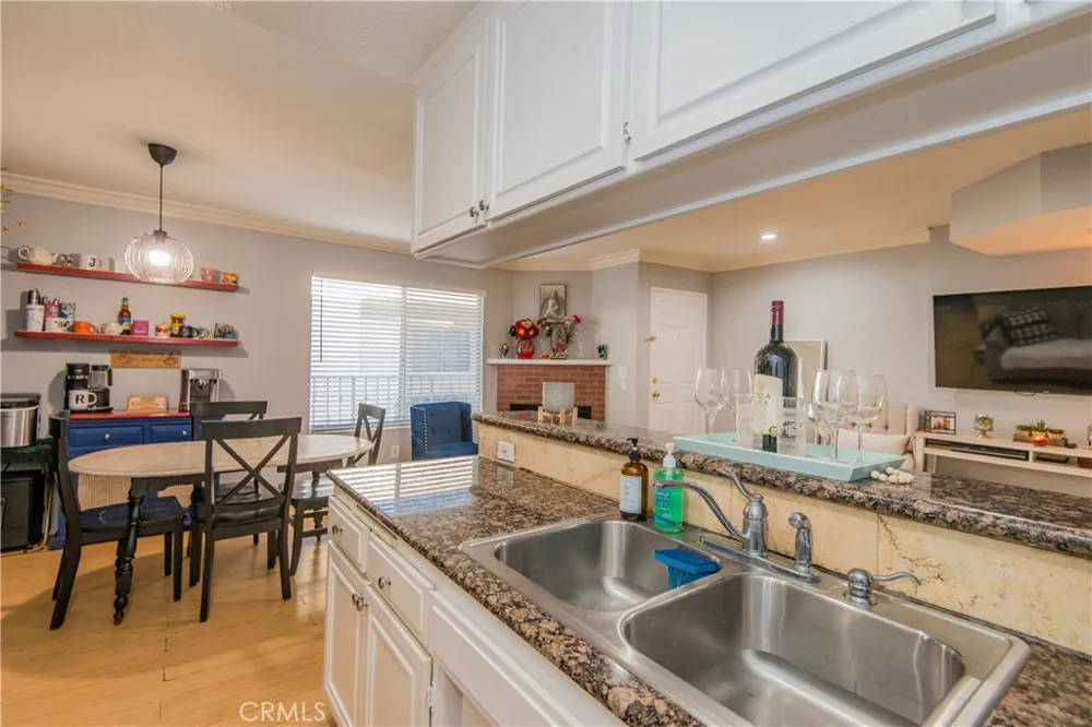 7045 Woodley Avenue #218 Van Nuys, CA 91406