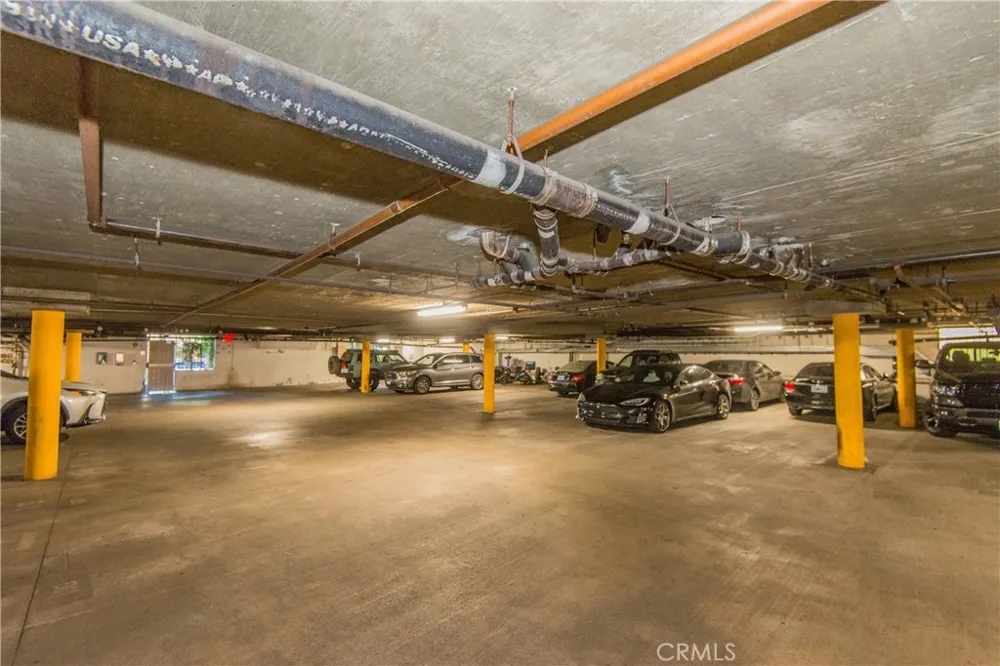 7045 Woodley Avenue #218 Van Nuys, CA 91406