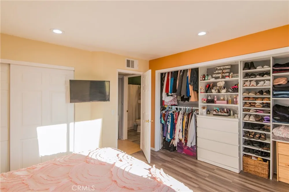 7045 Woodley Avenue #218 Van Nuys, CA 91406