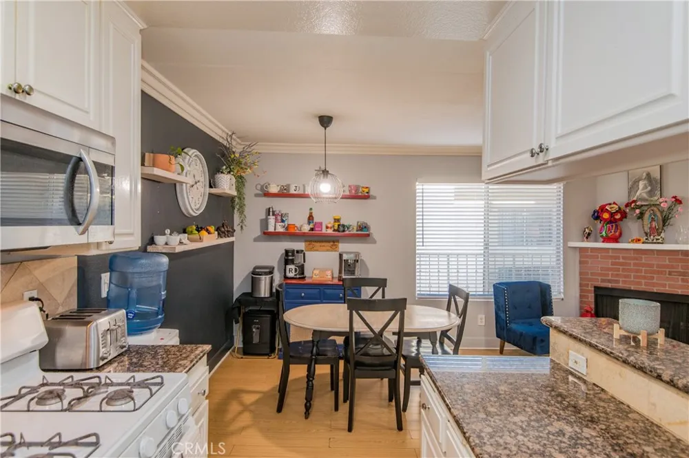 7045 Woodley Avenue #218 Van Nuys, CA 91406