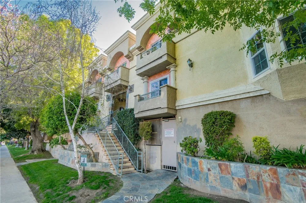 7045 Woodley Avenue #218 Van Nuys, CA 91406