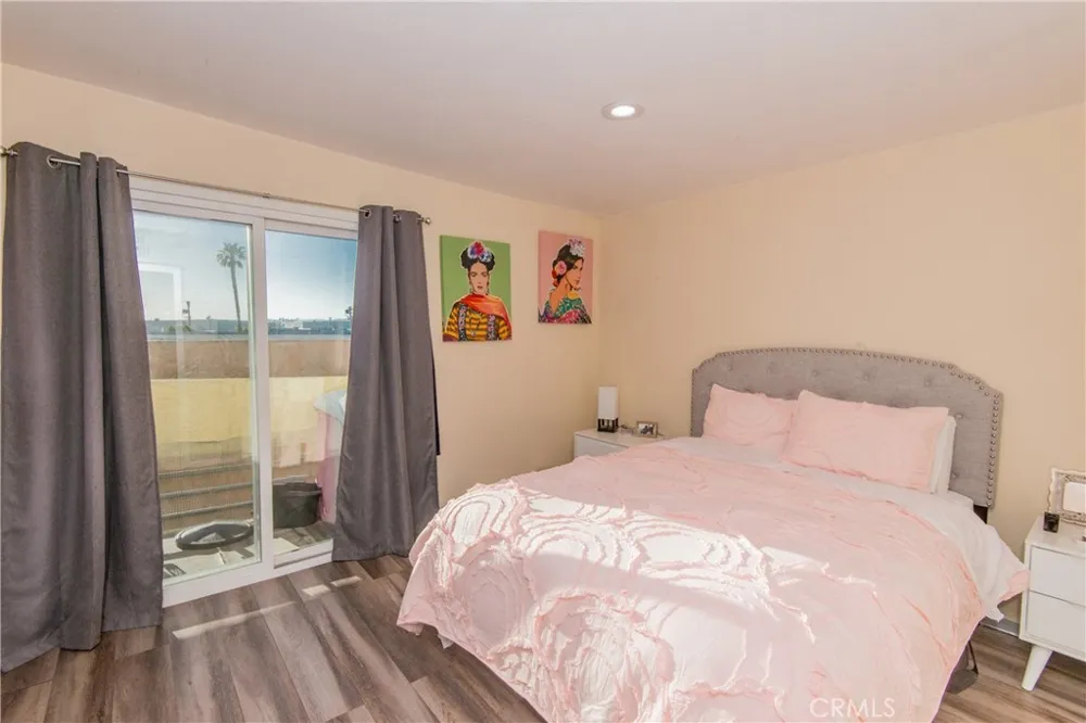 7045 Woodley Avenue #218 Van Nuys, CA 91406