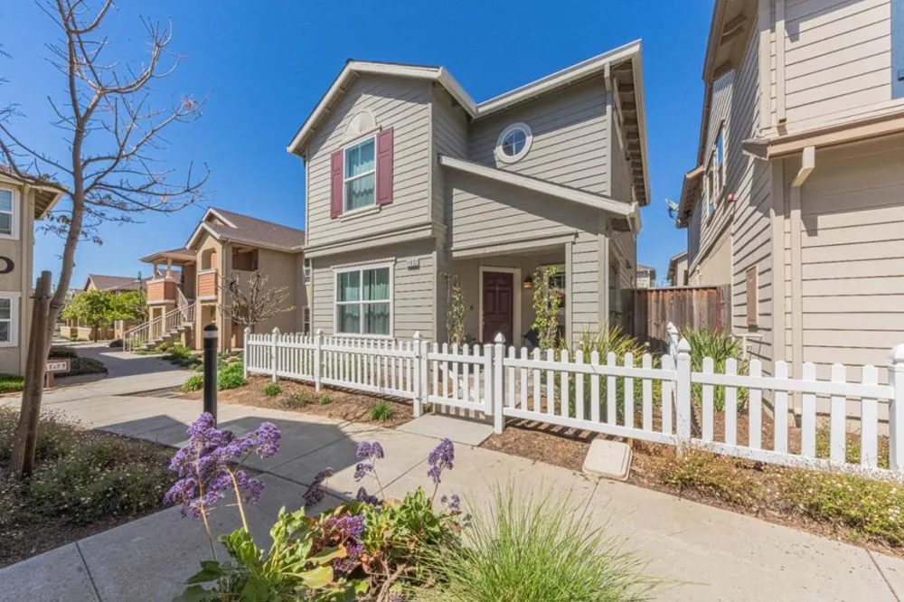 19832 Gabilan View Drive Salinas, CA 93906