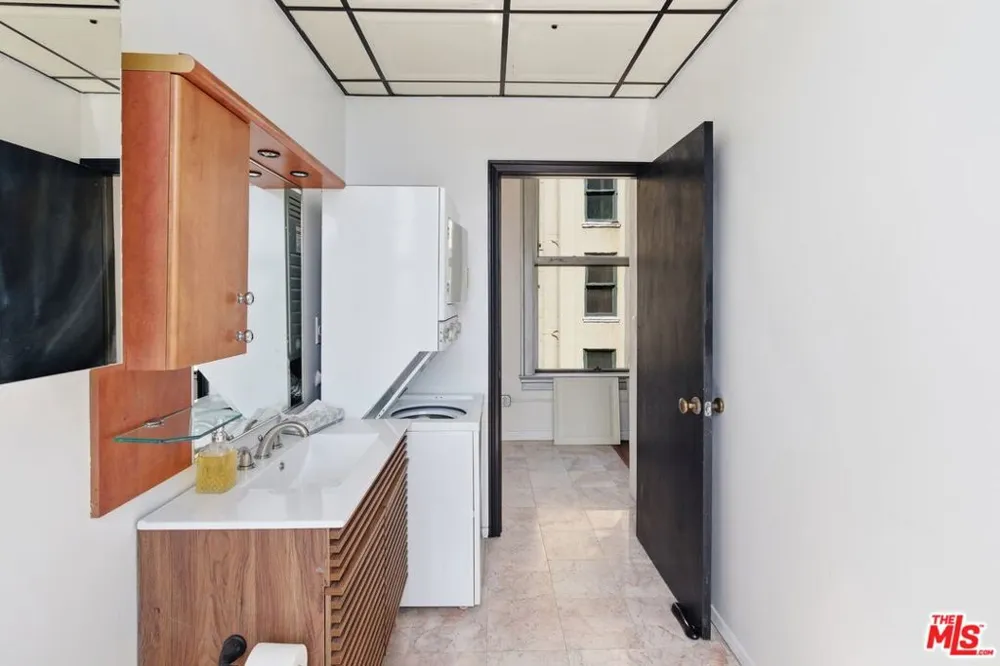 108 W 2nd Street #908 Los Angeles, CA 90012