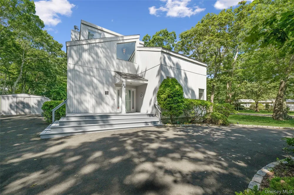 58 Homewood Drive East Quogue, NY 11946
