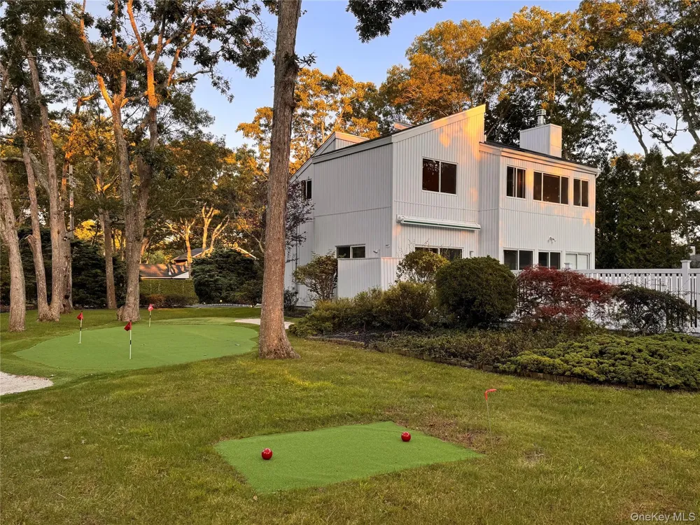 58 Homewood Drive East Quogue, NY 11946