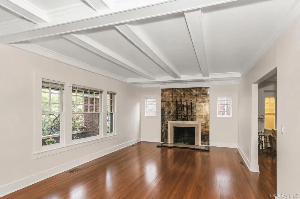 116 82nd Road Kew Gardens, NY 11415
