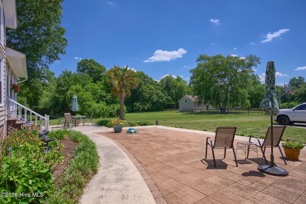 389 Beulaville Highway Richlands, NC 28574