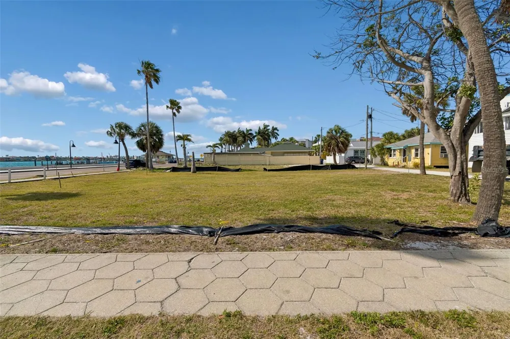 808 PASS A GRILLE WAY St Pete Beach, FL 33706