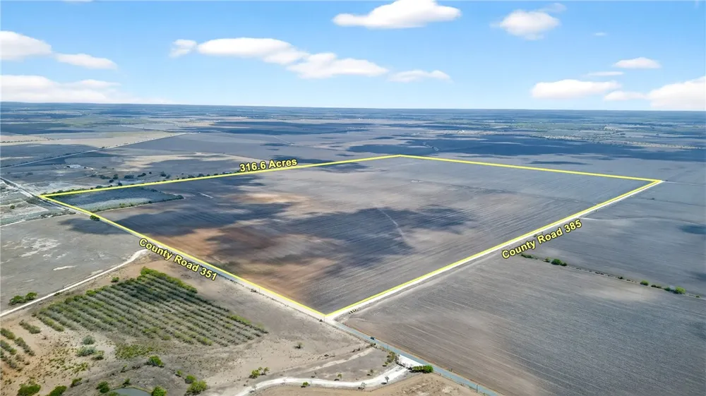 109 County Road 385 George West, TX 78022