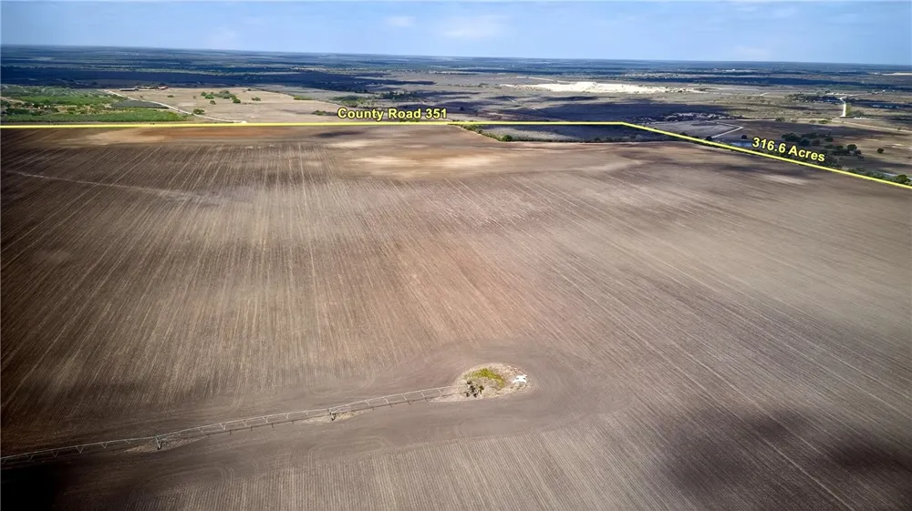 109 County Road 385 George West, TX 78022