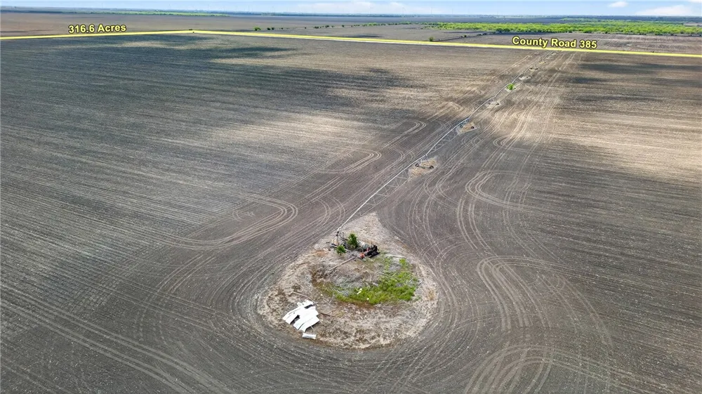 109 County Road 385 George West, TX 78022