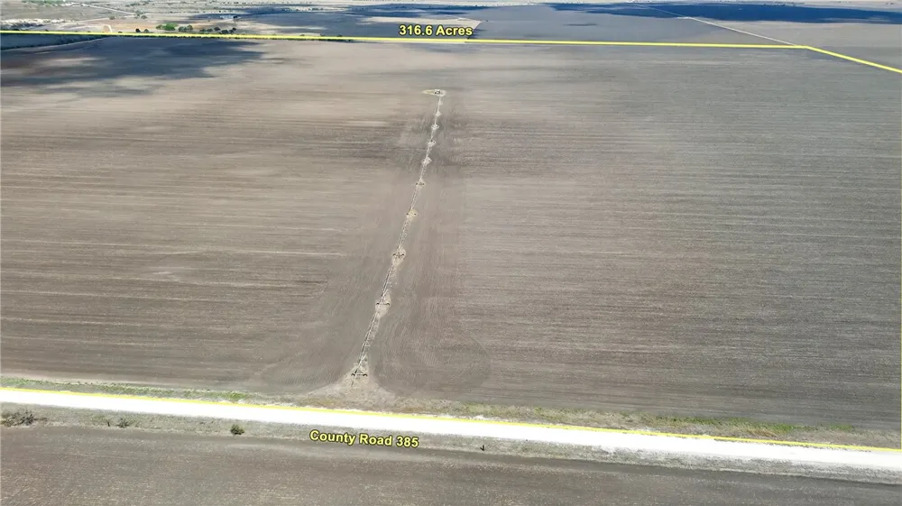 109 County Road 385 George West, TX 78022