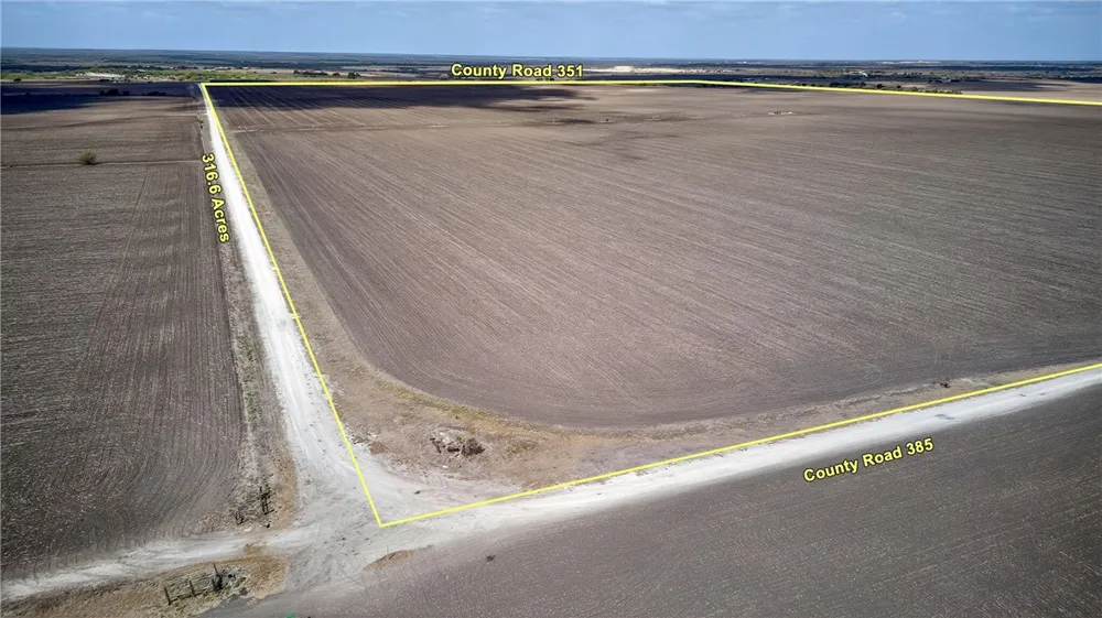 109 County Road 385 George West, TX 78022