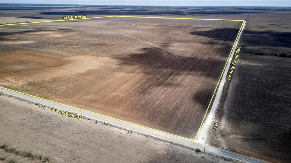 109 County Road 385 George West, TX 78022
