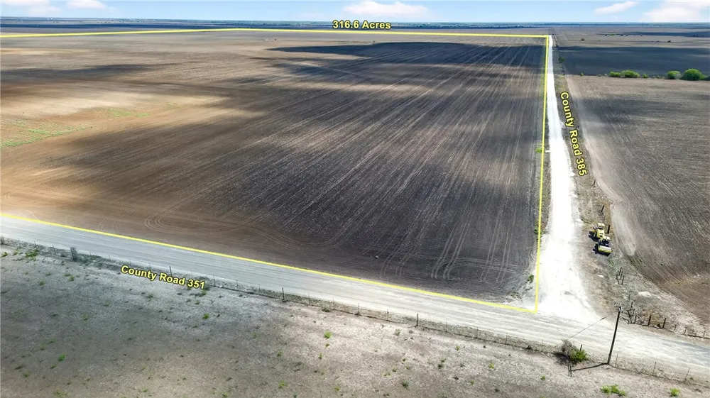 109 County Road 385 George West, TX 78022