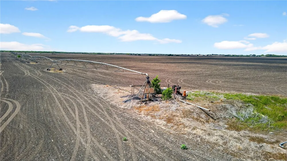 109 County Road 385 George West, TX 78022