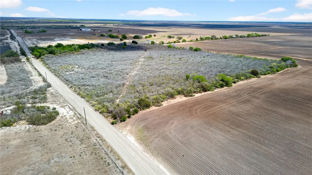 109 County Road 385 George West, TX 78022