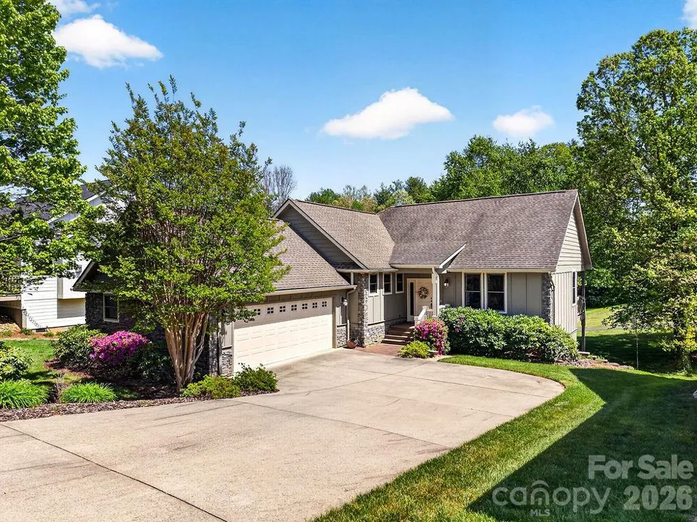 24 Triple Fairways Drive Hendersonville, NC 28739