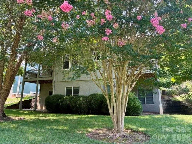 24 Triple Fairways Drive Hendersonville, NC 28739