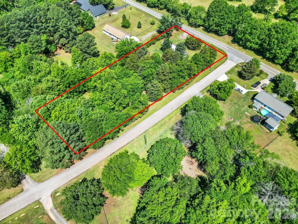 6067 Lake Wylie Road Lake Wylie, SC 29710