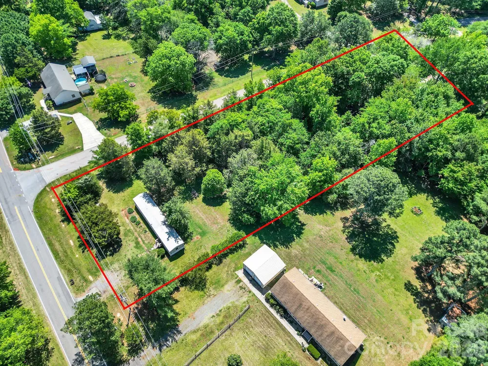 6067 Lake Wylie Road Lake Wylie, SC 29710