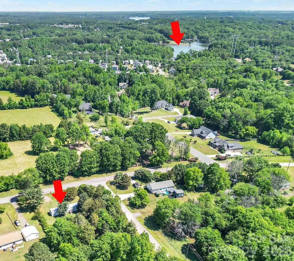 6067 Lake Wylie Road Lake Wylie, SC 29710