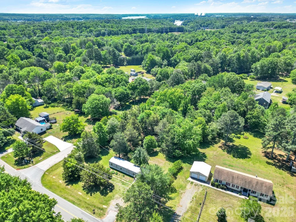 6067 Lake Wylie Road Lake Wylie, SC 29710