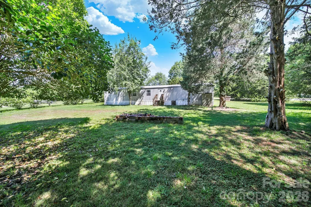 6067 Lake Wylie Road Lake Wylie, SC 29710