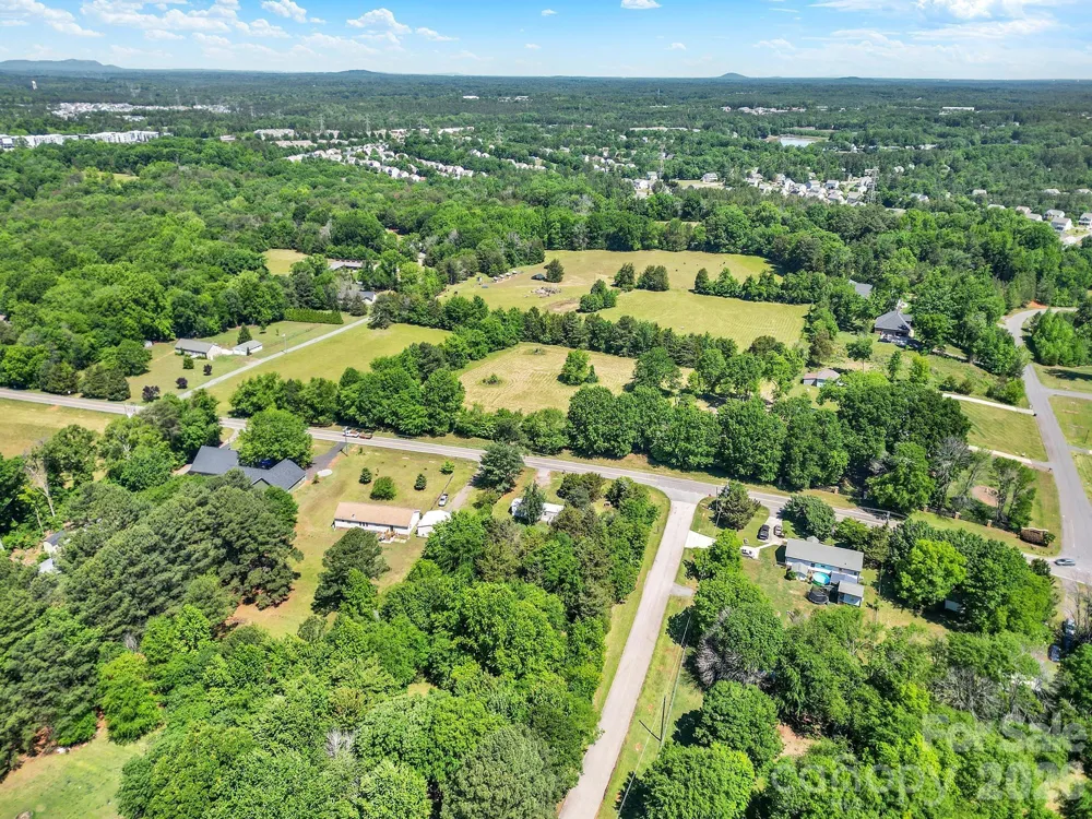 6067 Lake Wylie Road Lake Wylie, SC 29710