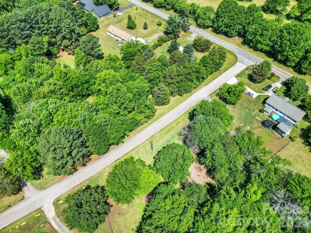 6067 Lake Wylie Road Lake Wylie, SC 29710