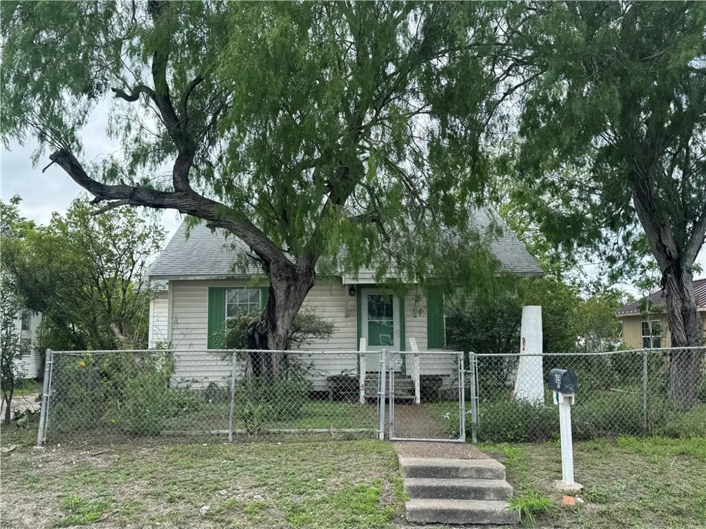 635 Victoria Avenue Taft, TX 78390