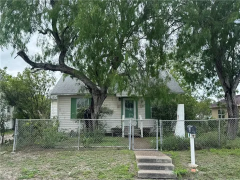 635 Victoria Avenue