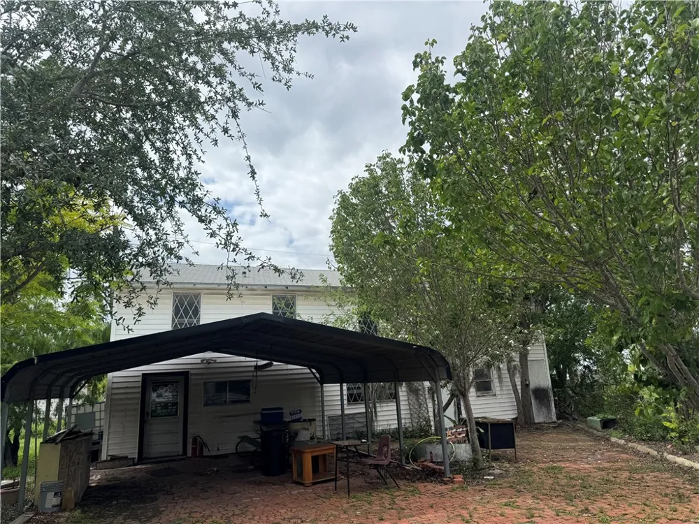 635 Victoria Avenue Taft, TX 78390