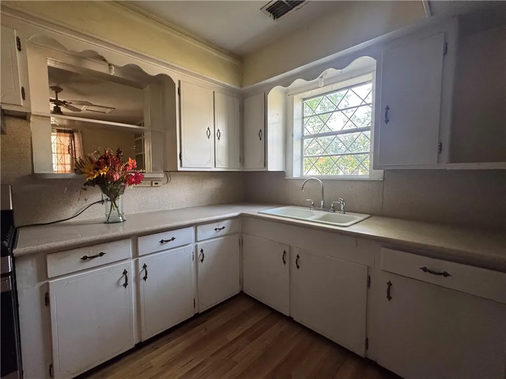 635 Victoria Avenue Taft, TX 78390