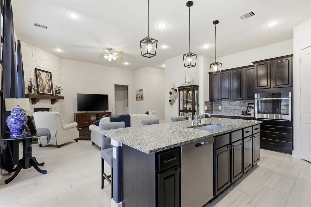 209 Bright Bluff Circle Waller, TX 77484