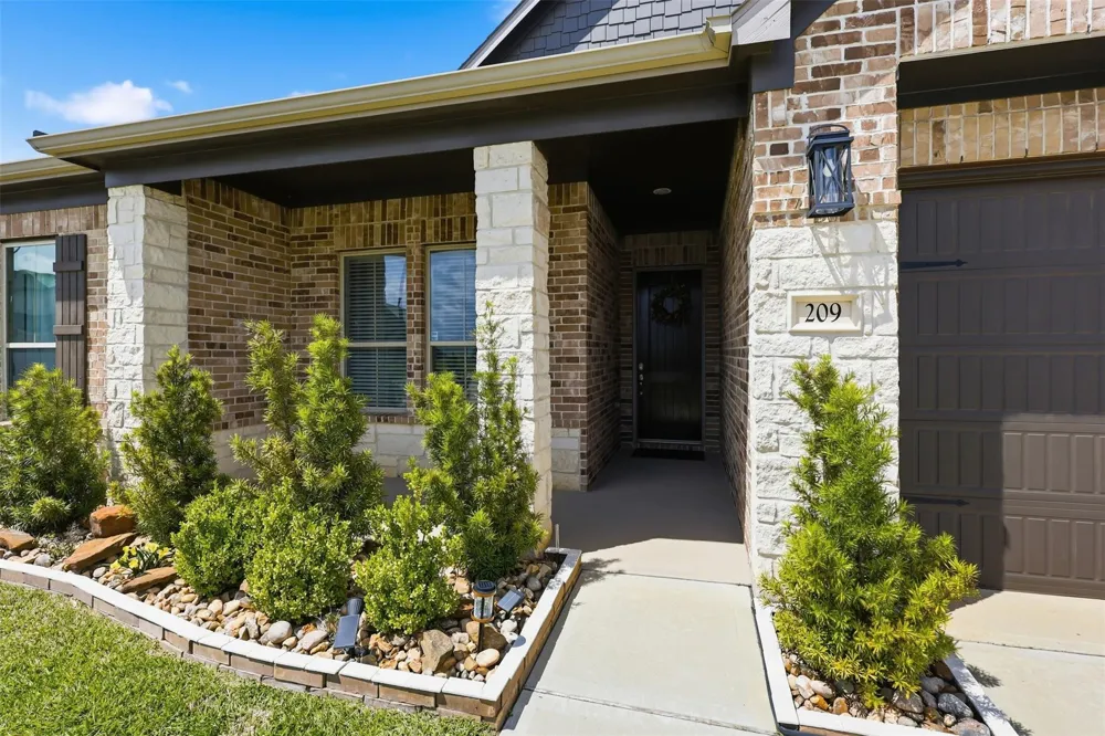 209 Bright Bluff Circle Waller, TX 77484