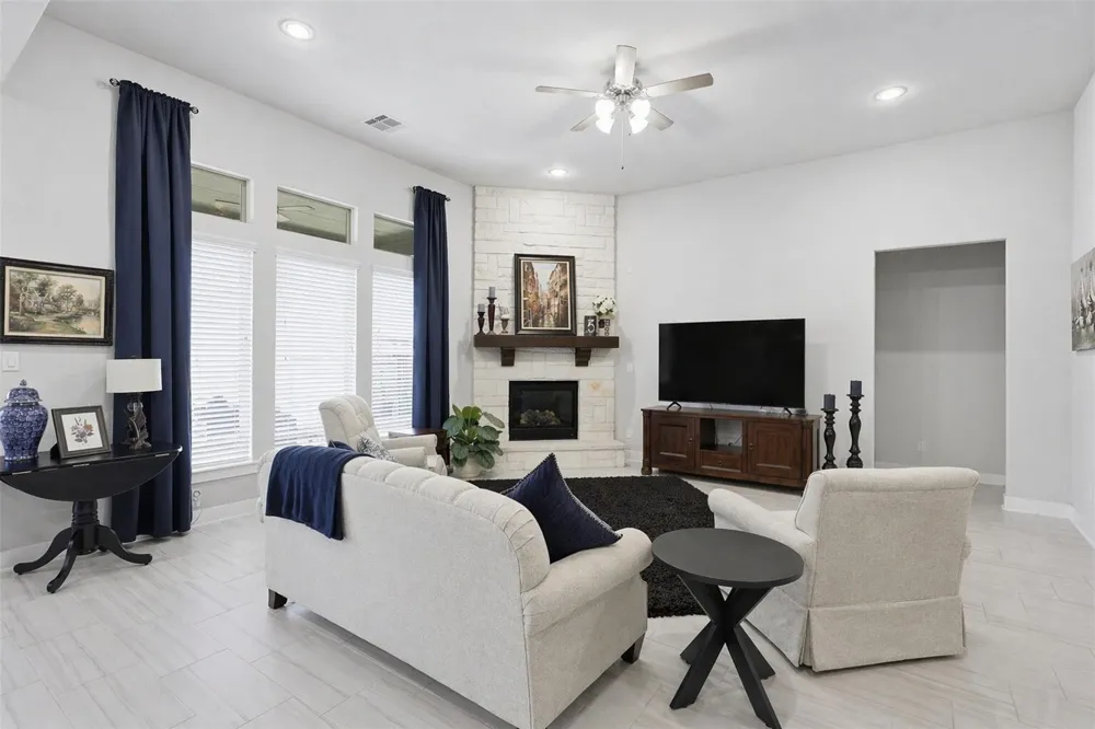 209 Bright Bluff Circle Waller, TX 77484