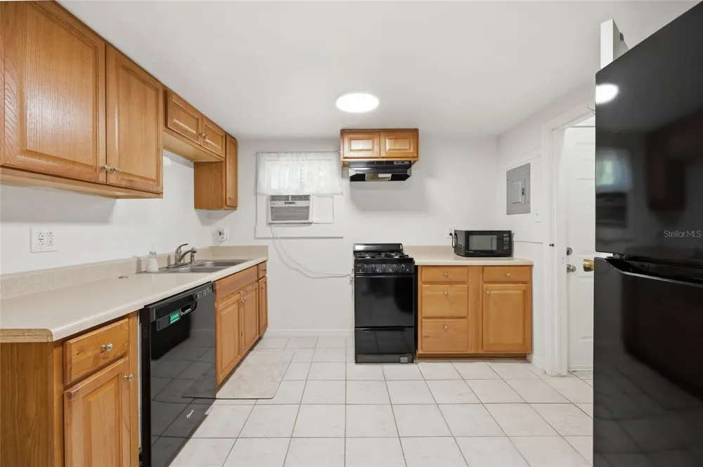 1032 NW 40TH AVENUE Gainesville, FL 32609