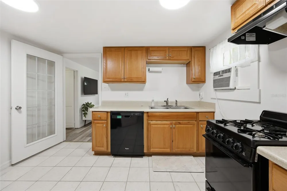1032 NW 40TH AVENUE Gainesville, FL 32609