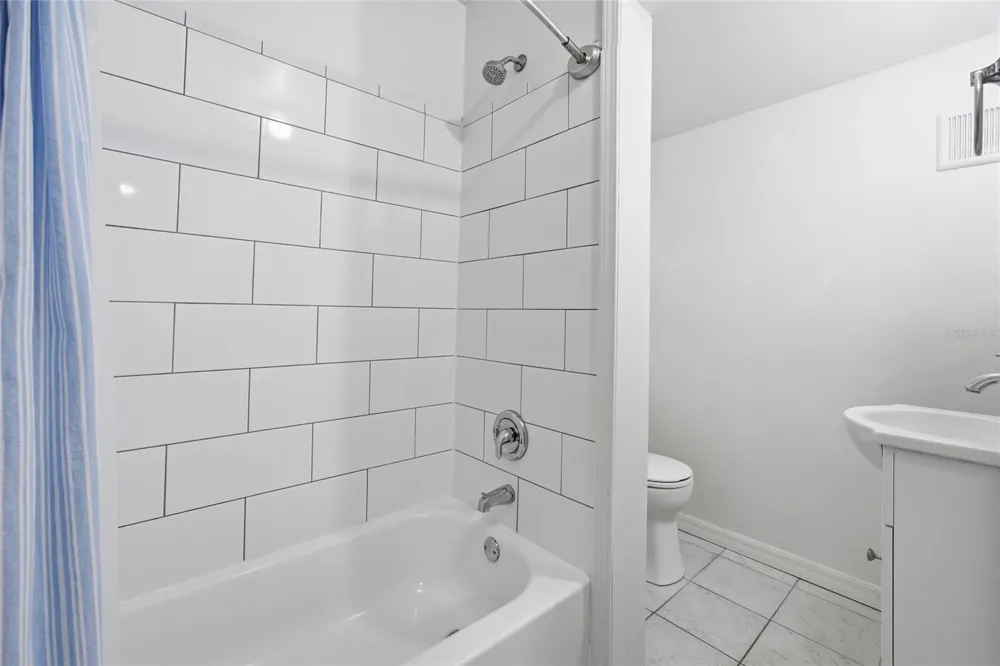 1032 NW 40TH AVENUE Gainesville, FL 32609