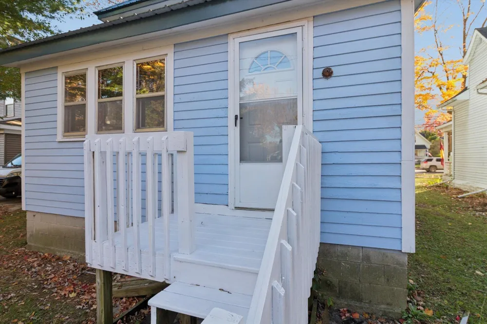 117 E Wright Avenue Shepherd Village, MI 48883