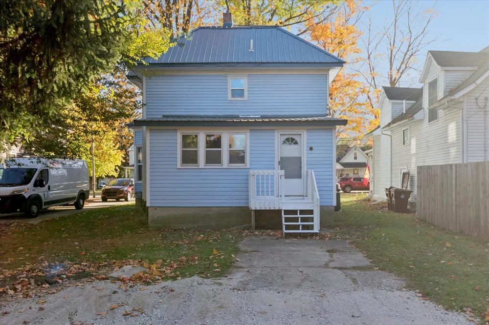 117 E Wright Avenue Shepherd Village, MI 48883