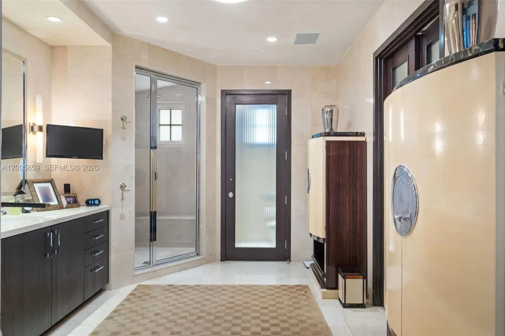 7282 Fisher Island Dr #7282 Fisher Island, FL 33109
