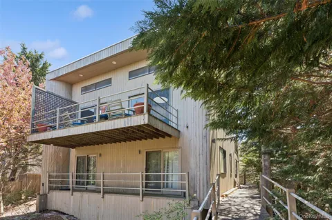 287 Bay Walk