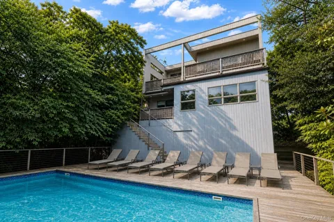 287 Bay Walk