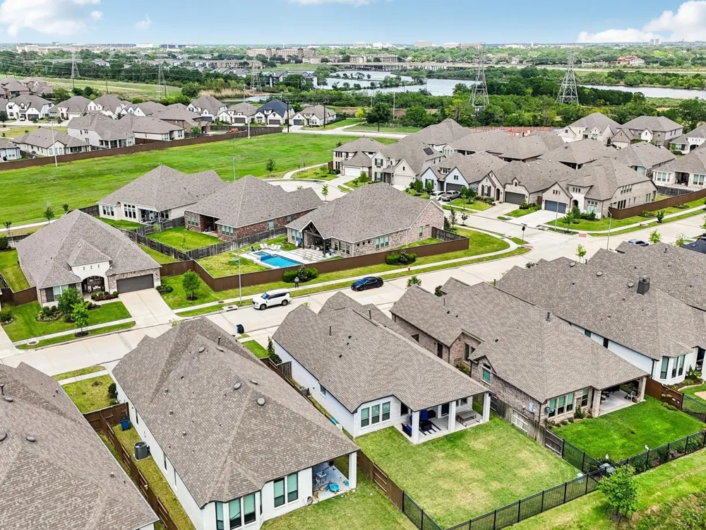 615 Livermore Street Webster, TX 77598