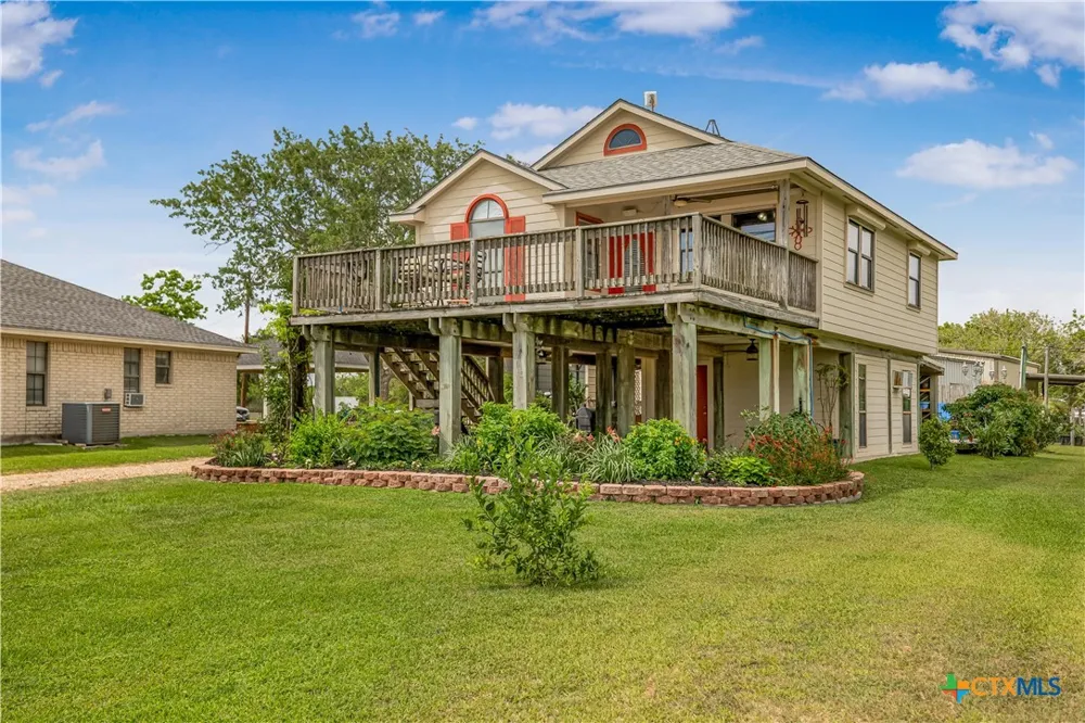 205 E Bay Avenue Seadrift, TX 77983