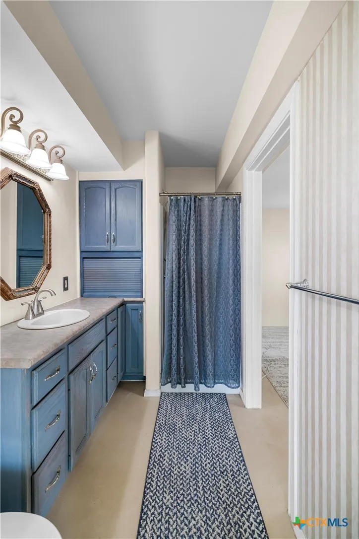 205 E Bay Avenue Seadrift, TX 77983