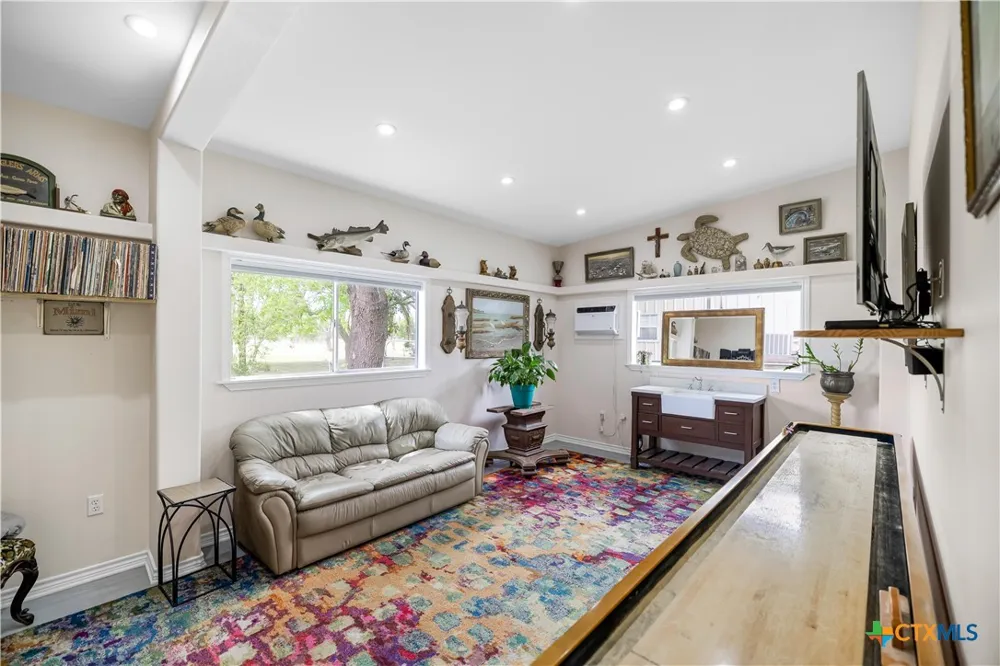 205 E Bay Avenue Seadrift, TX 77983